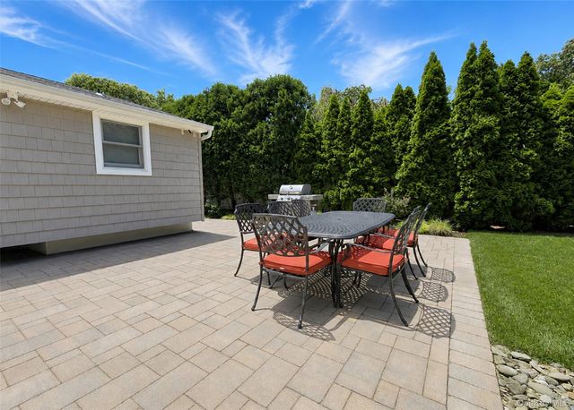 7 Talbot Lane, Smithtown, NY 11787