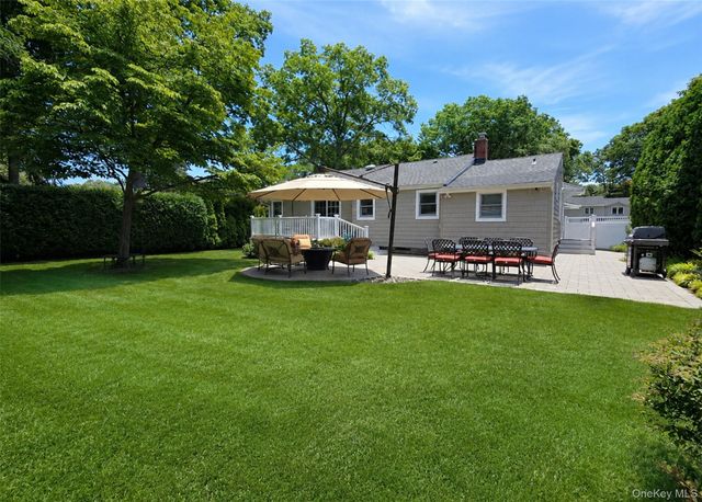 7 Talbot Lane, Smithtown, NY 11787