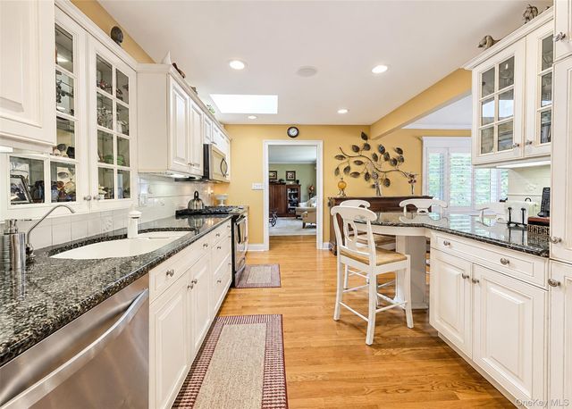 7 Talbot Lane, Smithtown, NY 11787