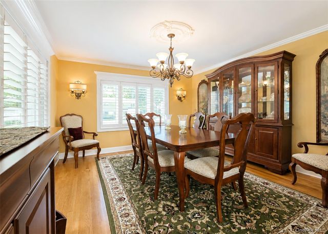 7 Talbot Lane, Smithtown, NY 11787