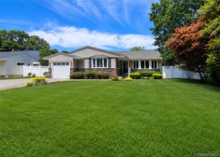 7 Talbot Lane, Smithtown, NY 11787