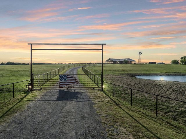 1050 County Road 5025, Leonard, TX 75452