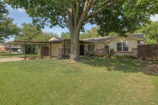 1134 Elmhurst Drive, Moore, OK 73160