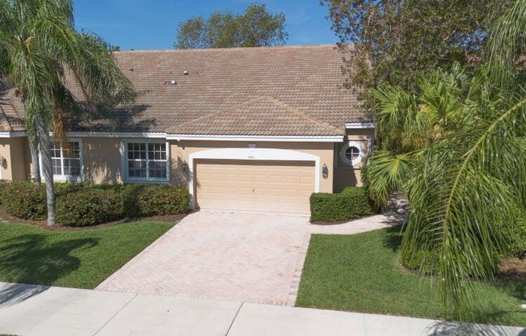4701 Carlton Golf Drive, Wellington, FL 33449