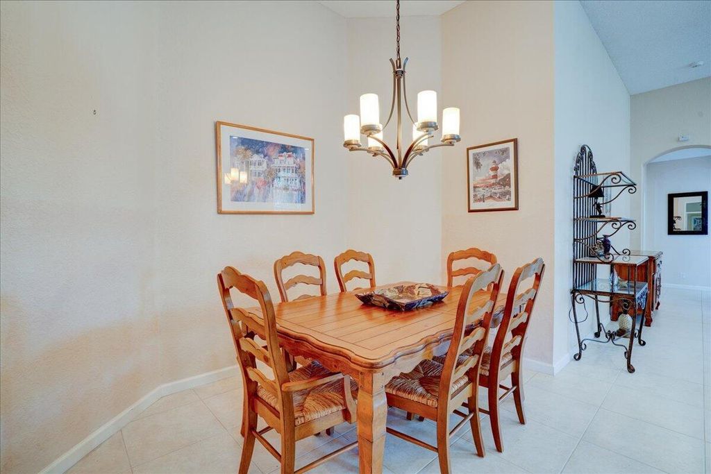 Image 11 of property listing at 4701 Carlton Golf Drive, Wellington, FL 33449