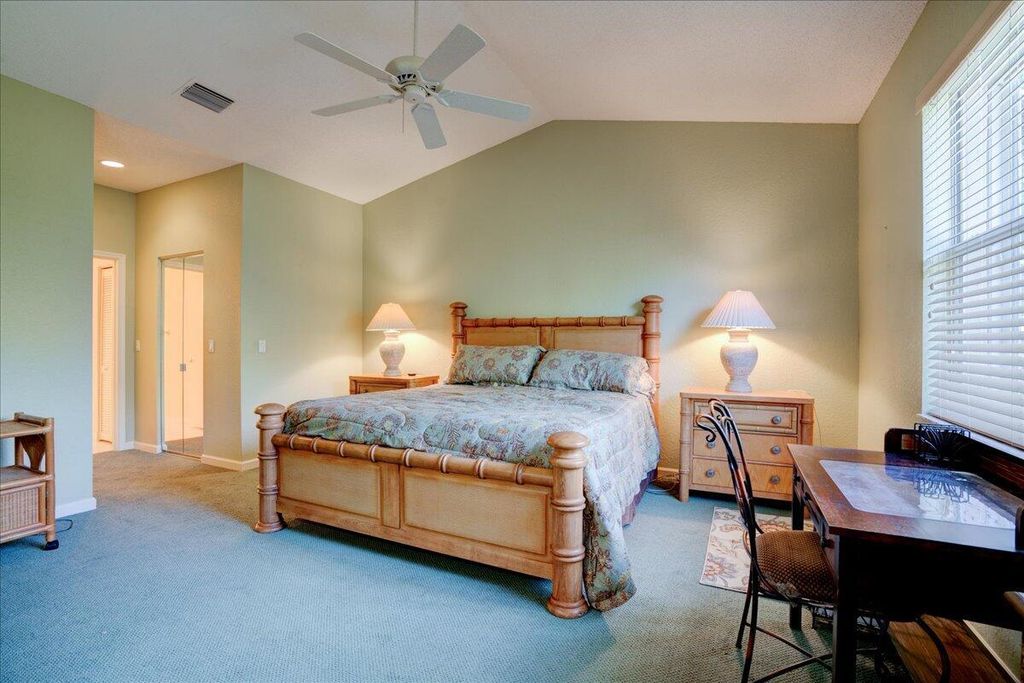 Image 20 of property listing at 4701 Carlton Golf Drive, Wellington, FL 33449