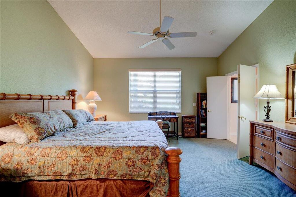 Image 22 of property listing at 4701 Carlton Golf Drive, Wellington, FL 33449