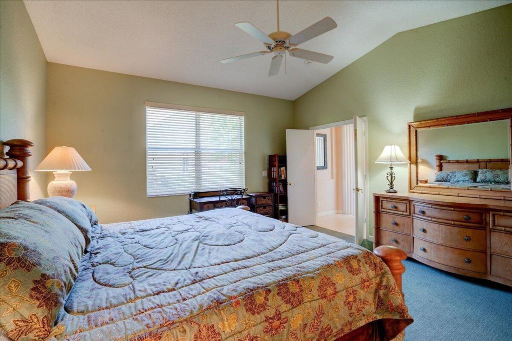 Image 23 of property listing at 4701 Carlton Golf Drive, Wellington, FL 33449