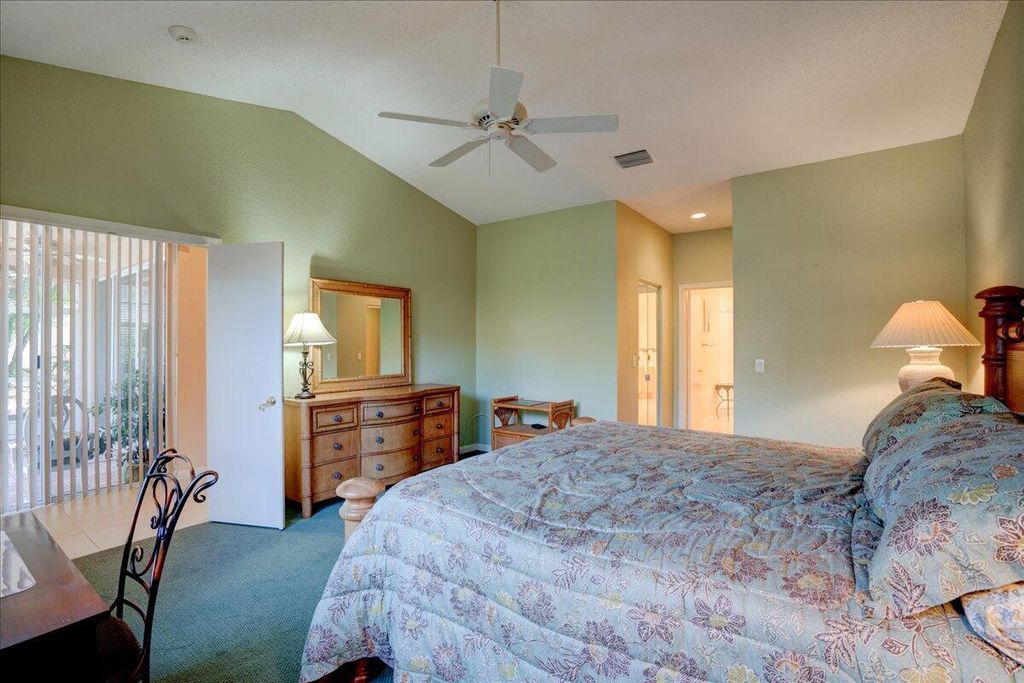 Image 24 of property listing at 4701 Carlton Golf Drive, Wellington, FL 33449