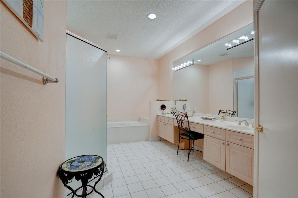 Image 25 of property listing at 4701 Carlton Golf Drive, Wellington, FL 33449