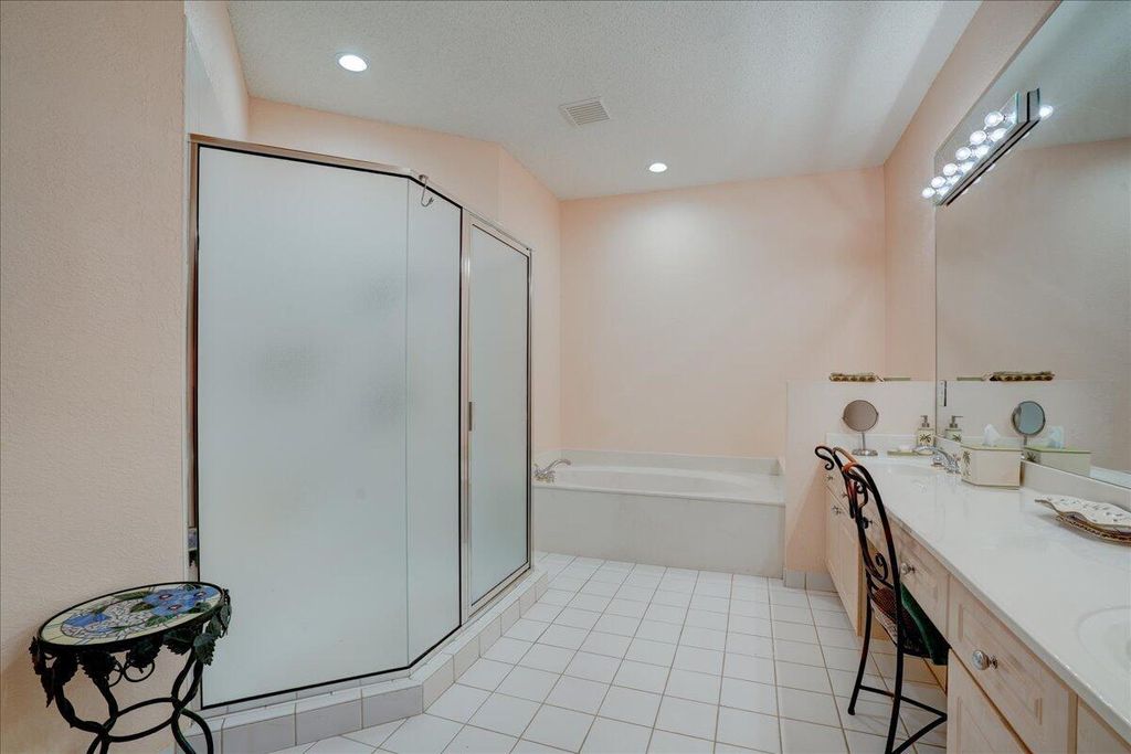 Image 27 of property listing at 4701 Carlton Golf Drive, Wellington, FL 33449