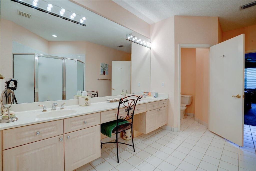 Image 28 of property listing at 4701 Carlton Golf Drive, Wellington, FL 33449