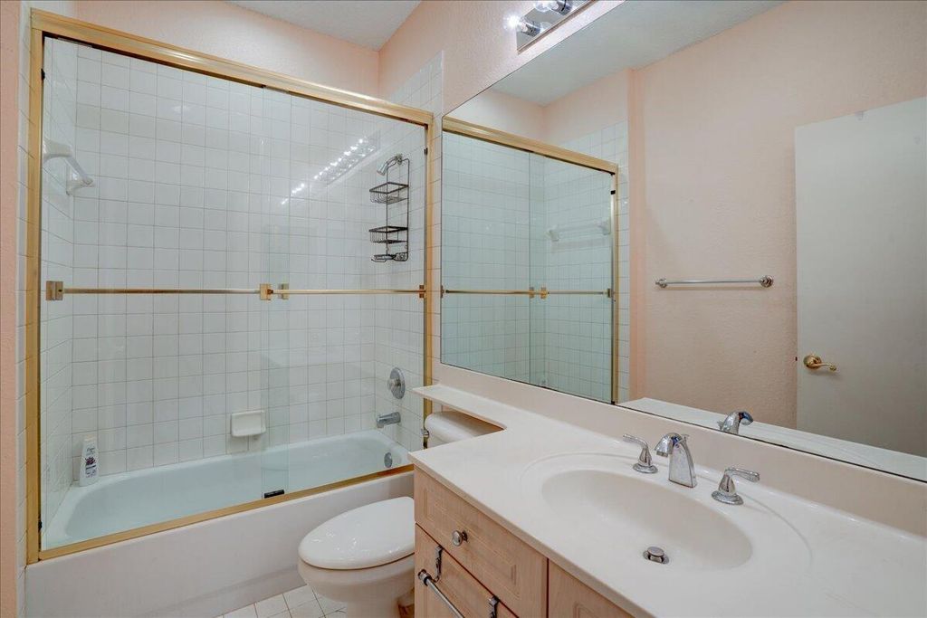 Image 33 of property listing at 4701 Carlton Golf Drive, Wellington, FL 33449