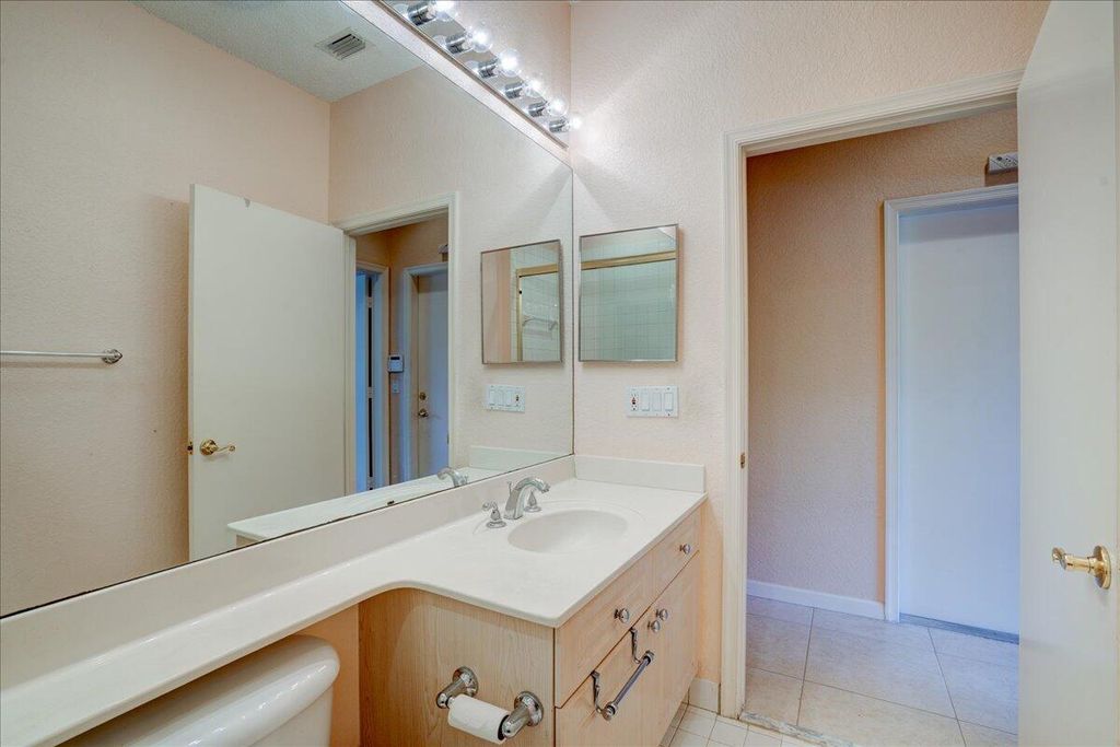 Image 34 of property listing at 4701 Carlton Golf Drive, Wellington, FL 33449