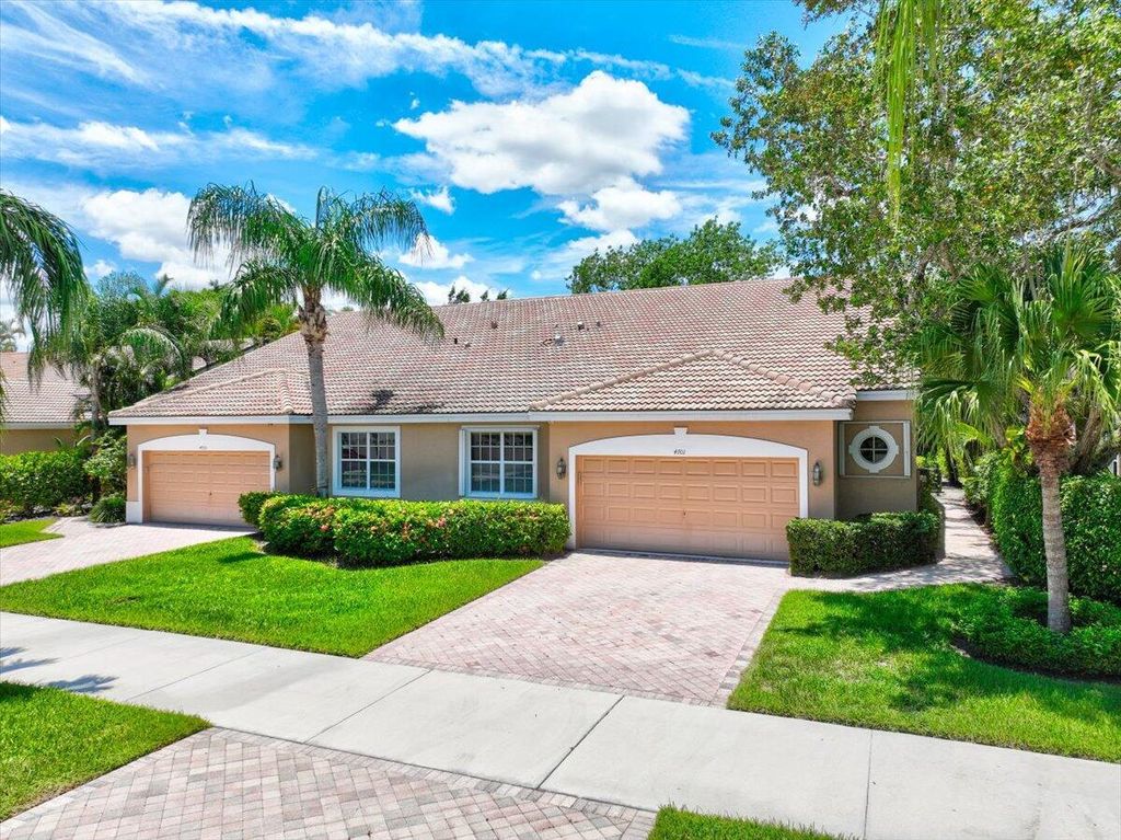 Image 37 of property listing at 4701 Carlton Golf Drive, Wellington, FL 33449