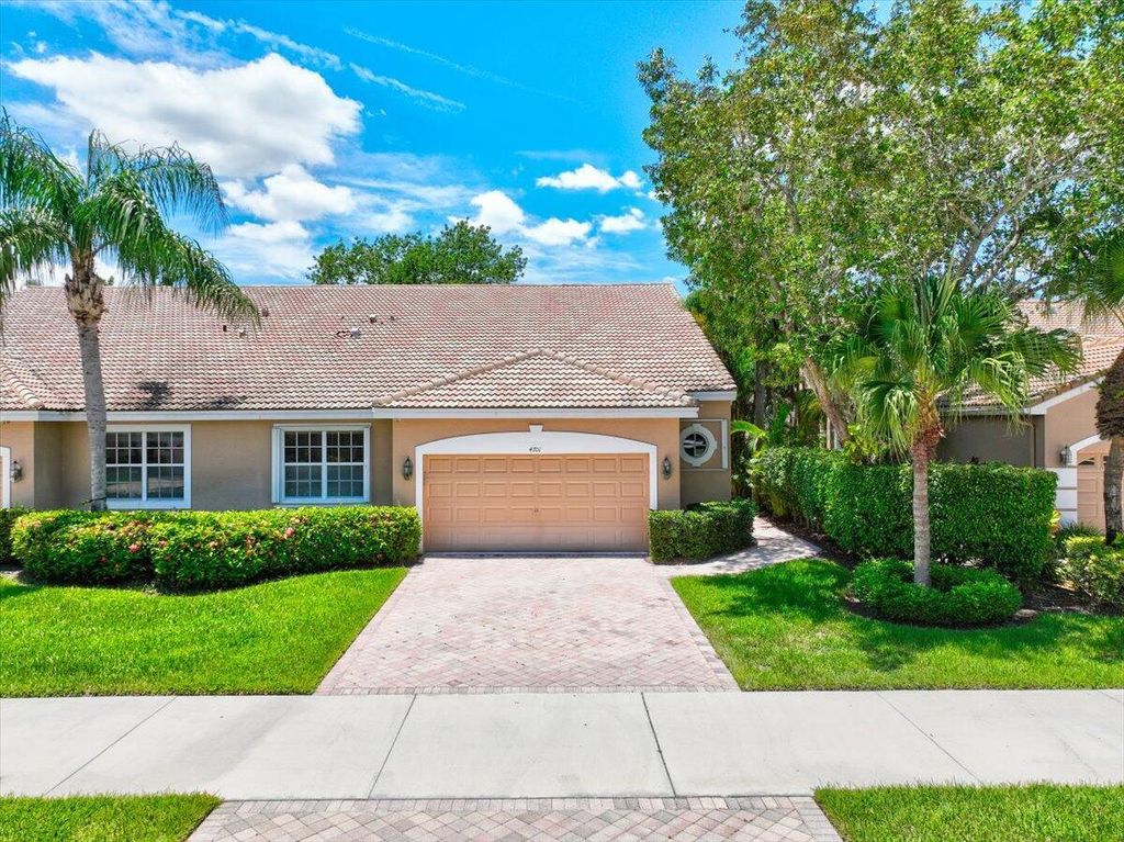 Image 38 of property listing at 4701 Carlton Golf Drive, Wellington, FL 33449