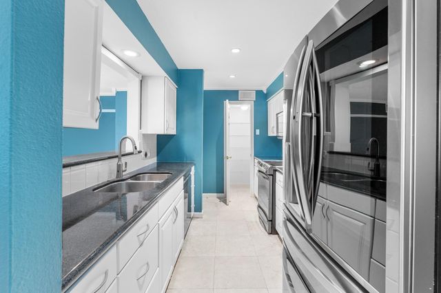 5514 Beverlyhill Street 2, Houston, TX 77056