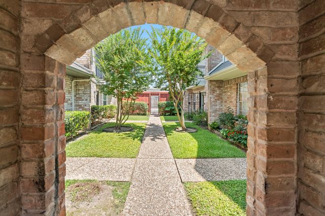 5514 Beverlyhill Street 2, Houston, TX 77056