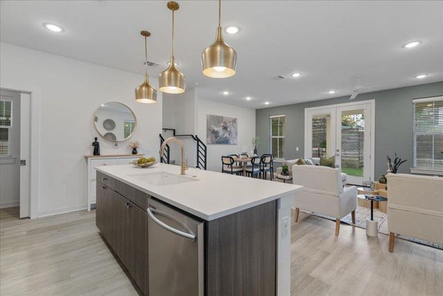 2624 Metcalfe RD 10, Austin, TX 78741