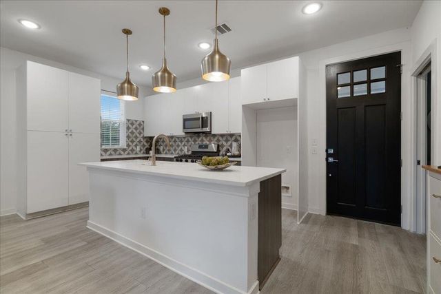 2624 Metcalfe RD 10, Austin, TX 78741