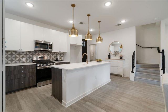 2624 Metcalfe RD 10, Austin, TX 78741