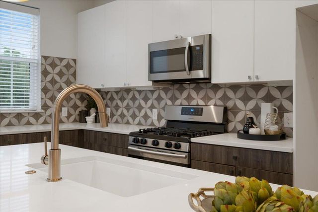 2624 Metcalfe RD 10, Austin, TX 78741