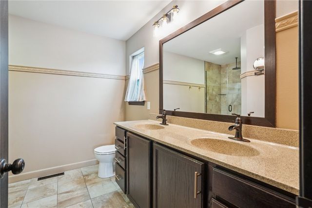 435 E Jefferson Street, North Liberty, IA 52317