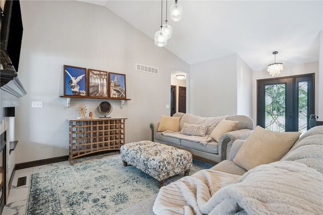 435 E Jefferson Street, North Liberty, IA 52317