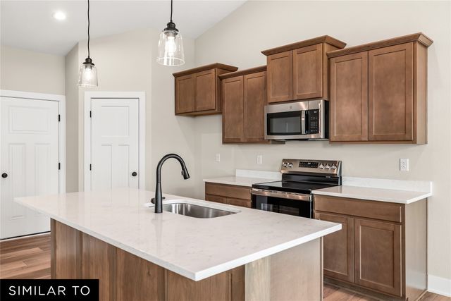 4718 180th Street, Urbandale, IA 50323