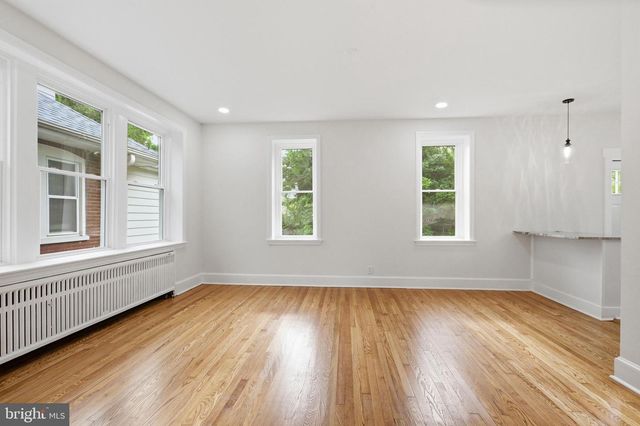 161 E AVON RD, Brookhaven, PA 19015
