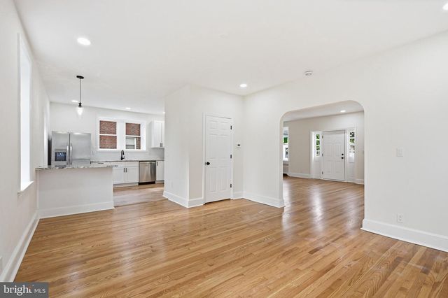 161 E AVON RD, Brookhaven, PA 19015
