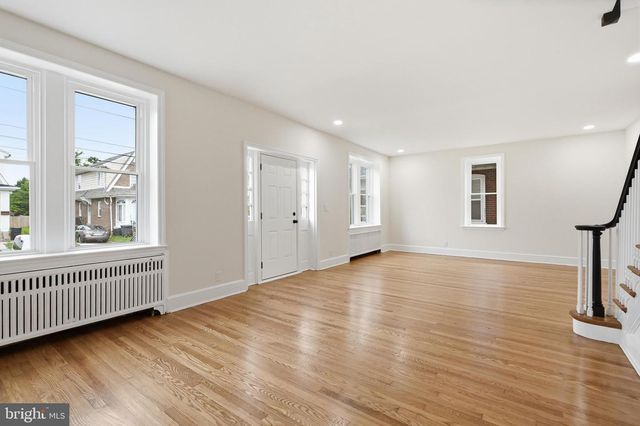 161 E AVON RD, Brookhaven, PA 19015