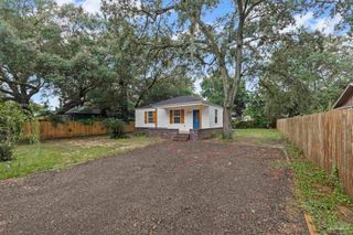 5225 Admiral Halsey Rd, Milton, FL 32583