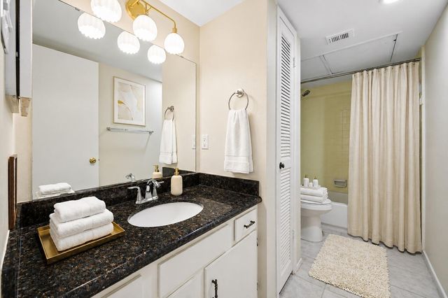 2238 S Piney Point Road 109, Houston, TX 77063