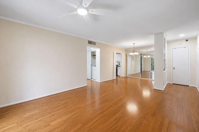 2238 S Piney Point Road 109, Houston, TX 77063