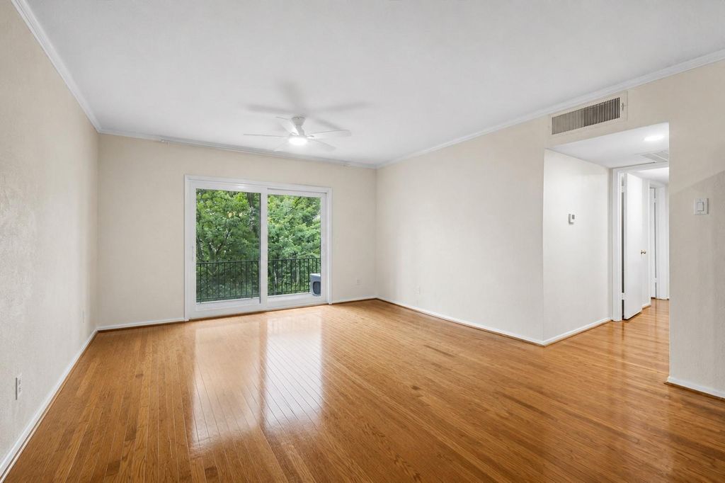 2238 S Piney Point Road 109, Houston, TX 77063