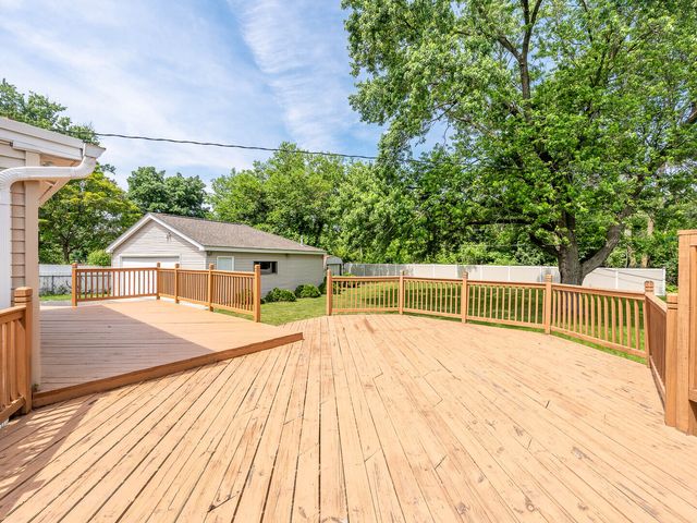 566 Glendale Avenue, Wheaton, IL 60137