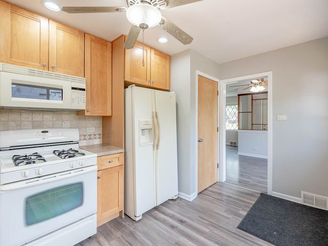 566 Glendale Avenue, Wheaton, IL 60137