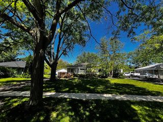 566 Glendale Avenue, Wheaton, IL 60137