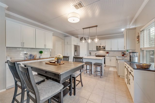 221 Wenrick Drive, Roanoke, TX 76262