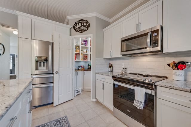 221 Wenrick Drive, Roanoke, TX 76262