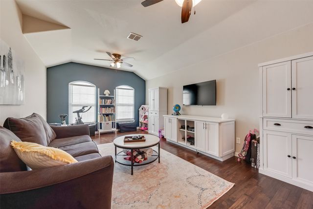 221 Wenrick Drive, Roanoke, TX 76262