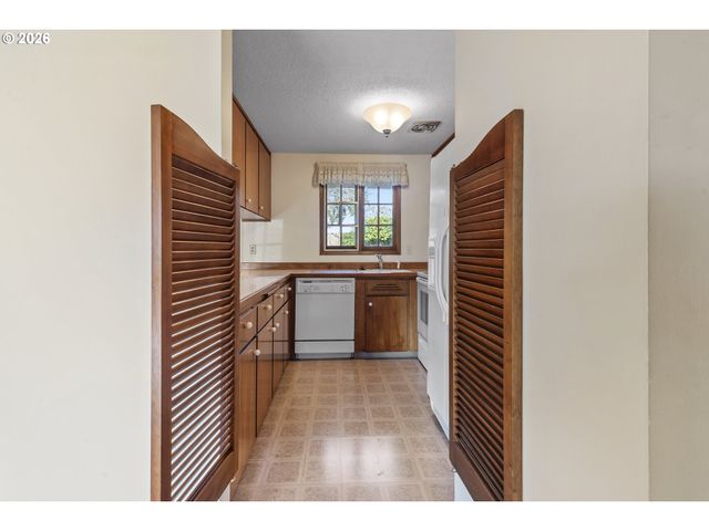 11935 Sw NORTH DAKOTA St, Tigard, OR 97223