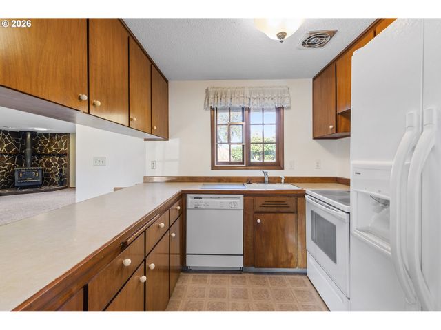 11935 Sw NORTH DAKOTA St, Tigard, OR 97223