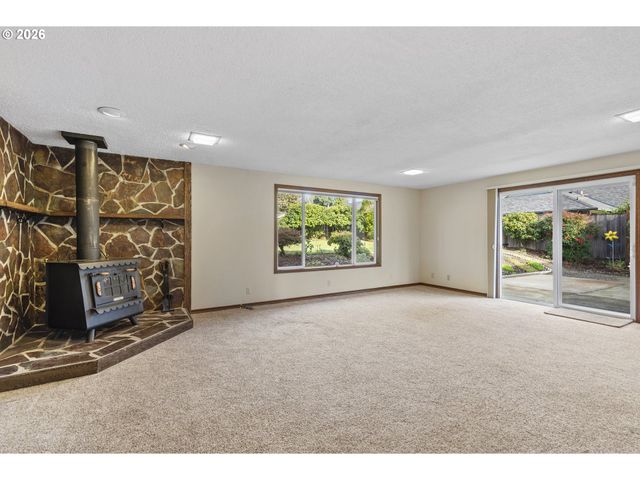 11935 Sw NORTH DAKOTA St, Tigard, OR 97223