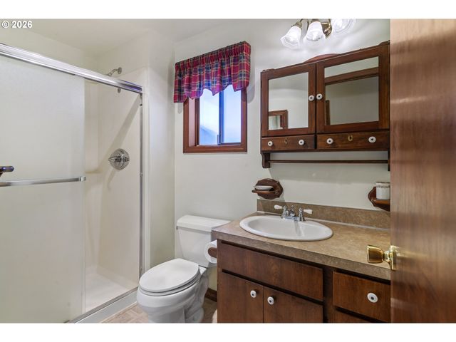 11935 Sw NORTH DAKOTA St, Tigard, OR 97223