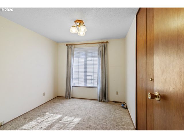 11935 Sw NORTH DAKOTA St, Tigard, OR 97223