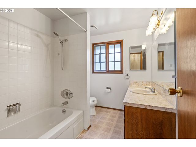 11935 Sw NORTH DAKOTA St, Tigard, OR 97223