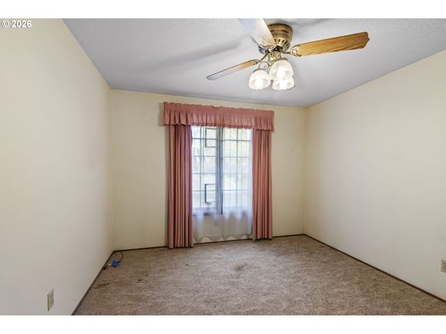 11935 Sw NORTH DAKOTA St, Tigard, OR 97223