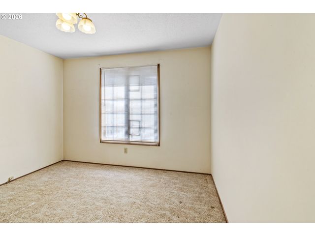 11935 Sw NORTH DAKOTA St, Tigard, OR 97223